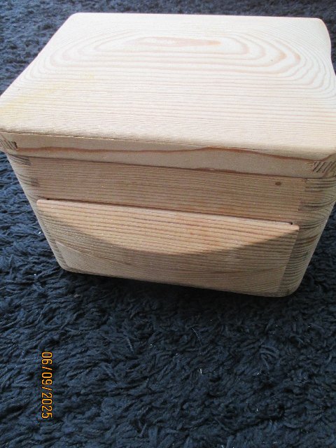 dřevěná šperkovnice