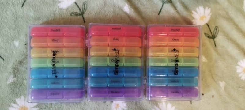 Prodám do aukce  3x kusy  týdenní dávkovače léků Simply Med PC za kus 450,-kč