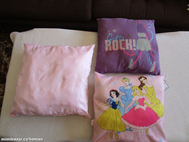 3x pěkný polštářek, cena celkem