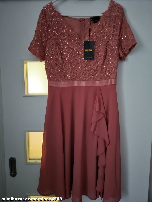 Prodám do aukce nové dámské společenské šaty vel.L/40  Pc 1499,-kč